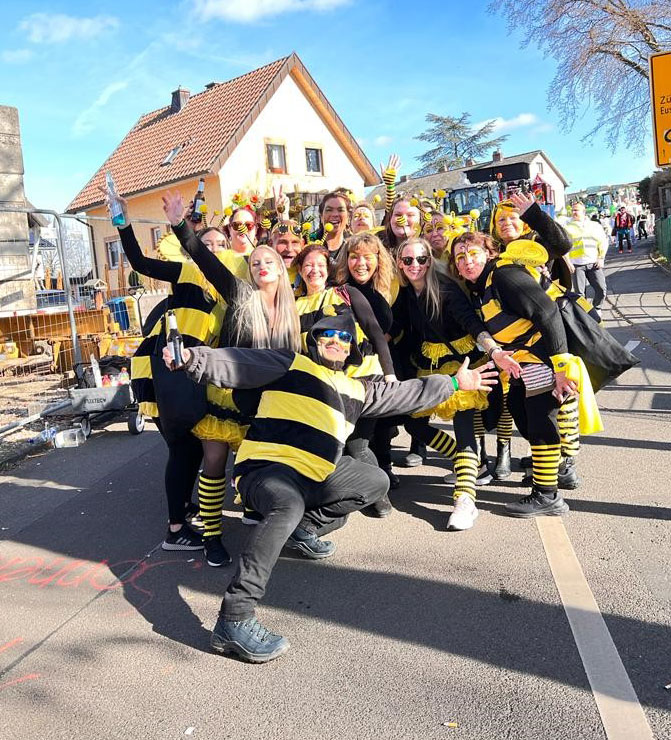 Beim Rosenmontagszug in Kommern sind wir mitten drin statt nur dabei!