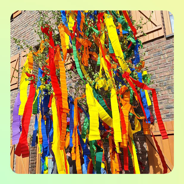 Maibaumschmücken im Sonnenhof